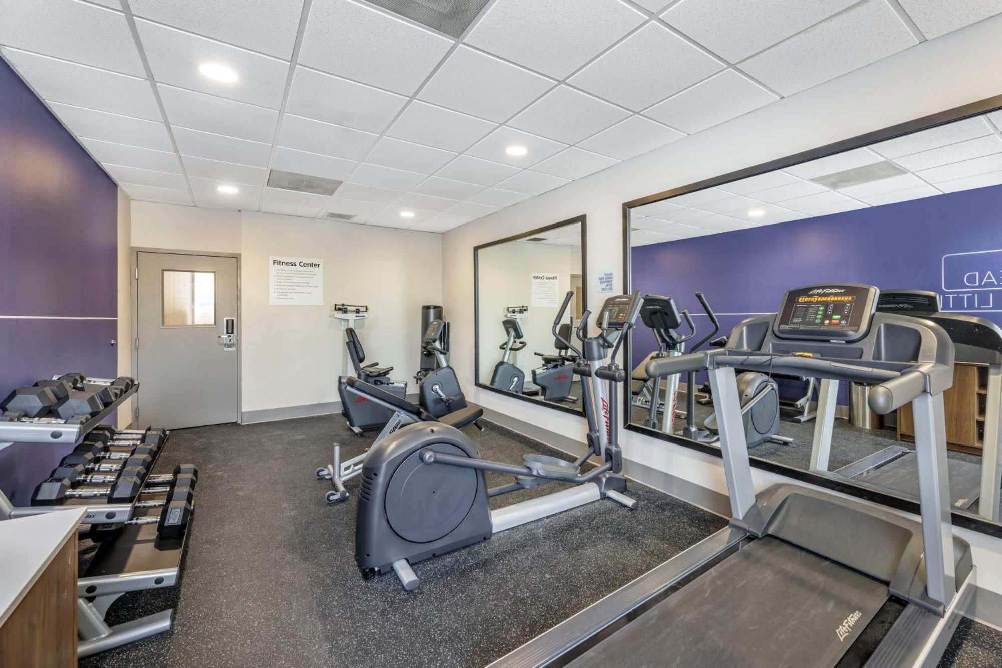 Holiday Inn Express Crestwood By Ihg Luaran gambar