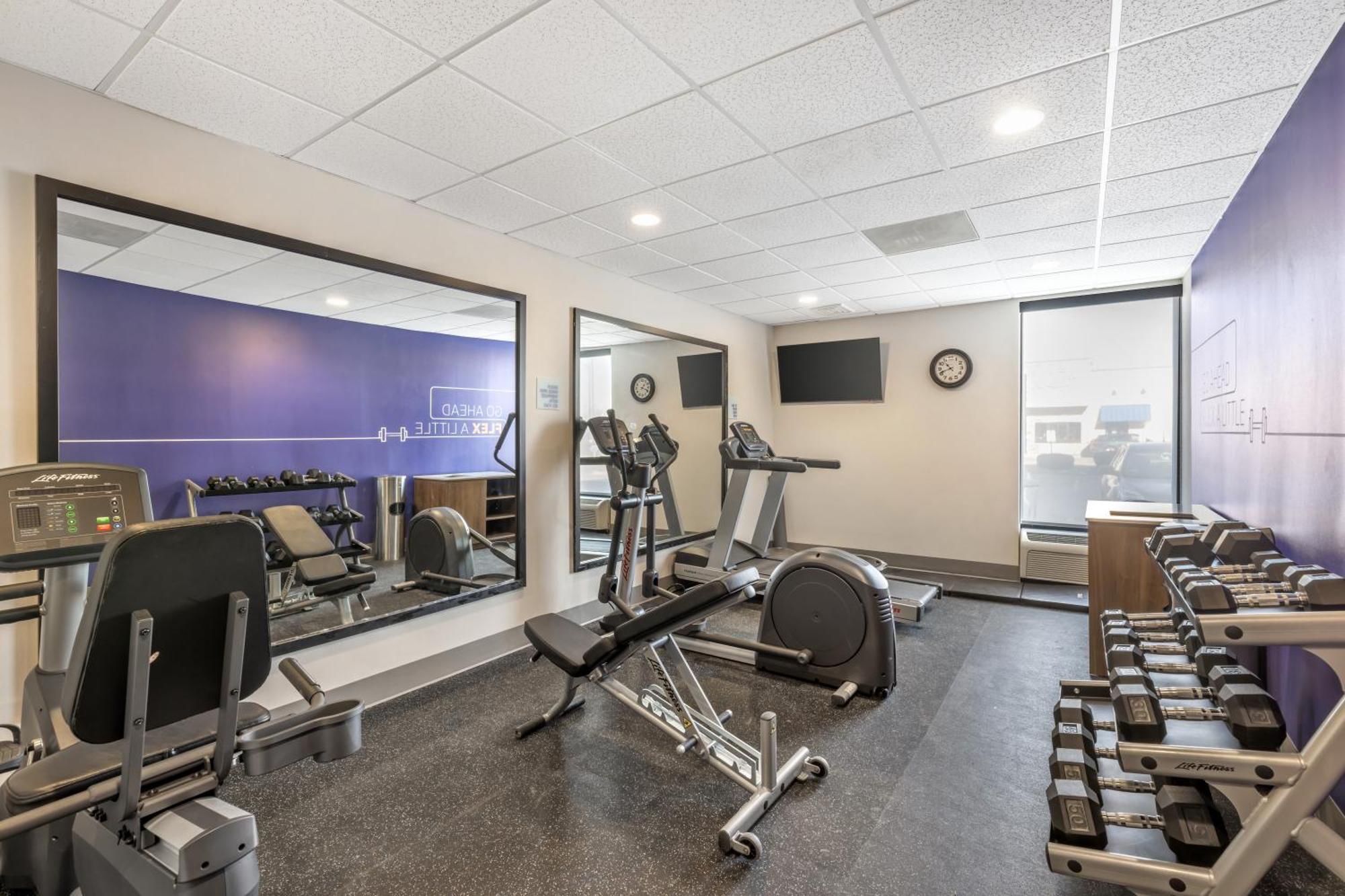 Holiday Inn Express Crestwood By Ihg Luaran gambar