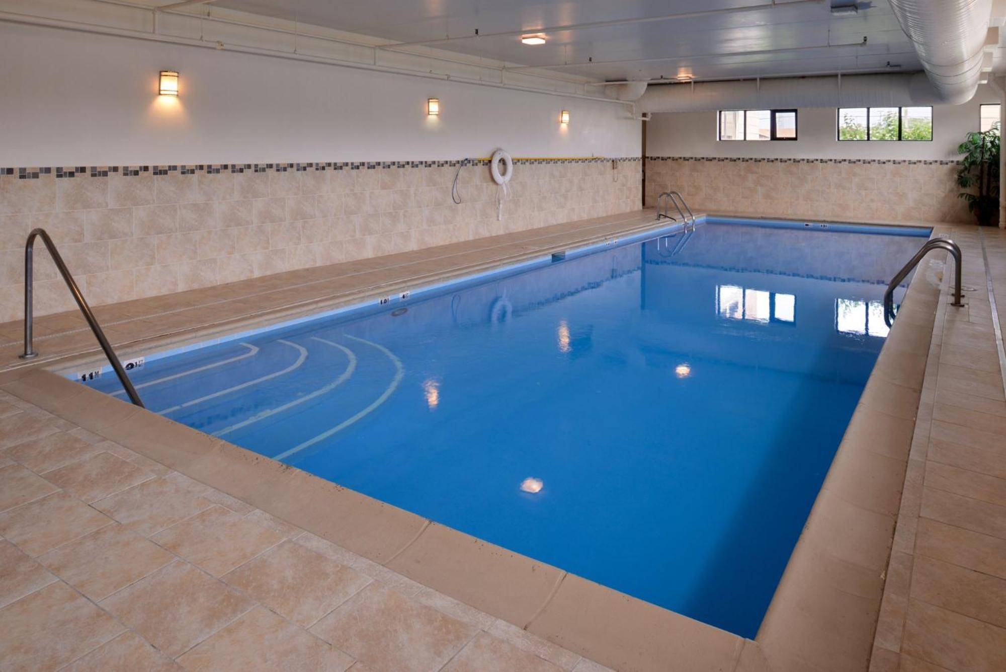 Holiday Inn Express Crestwood By Ihg Luaran gambar