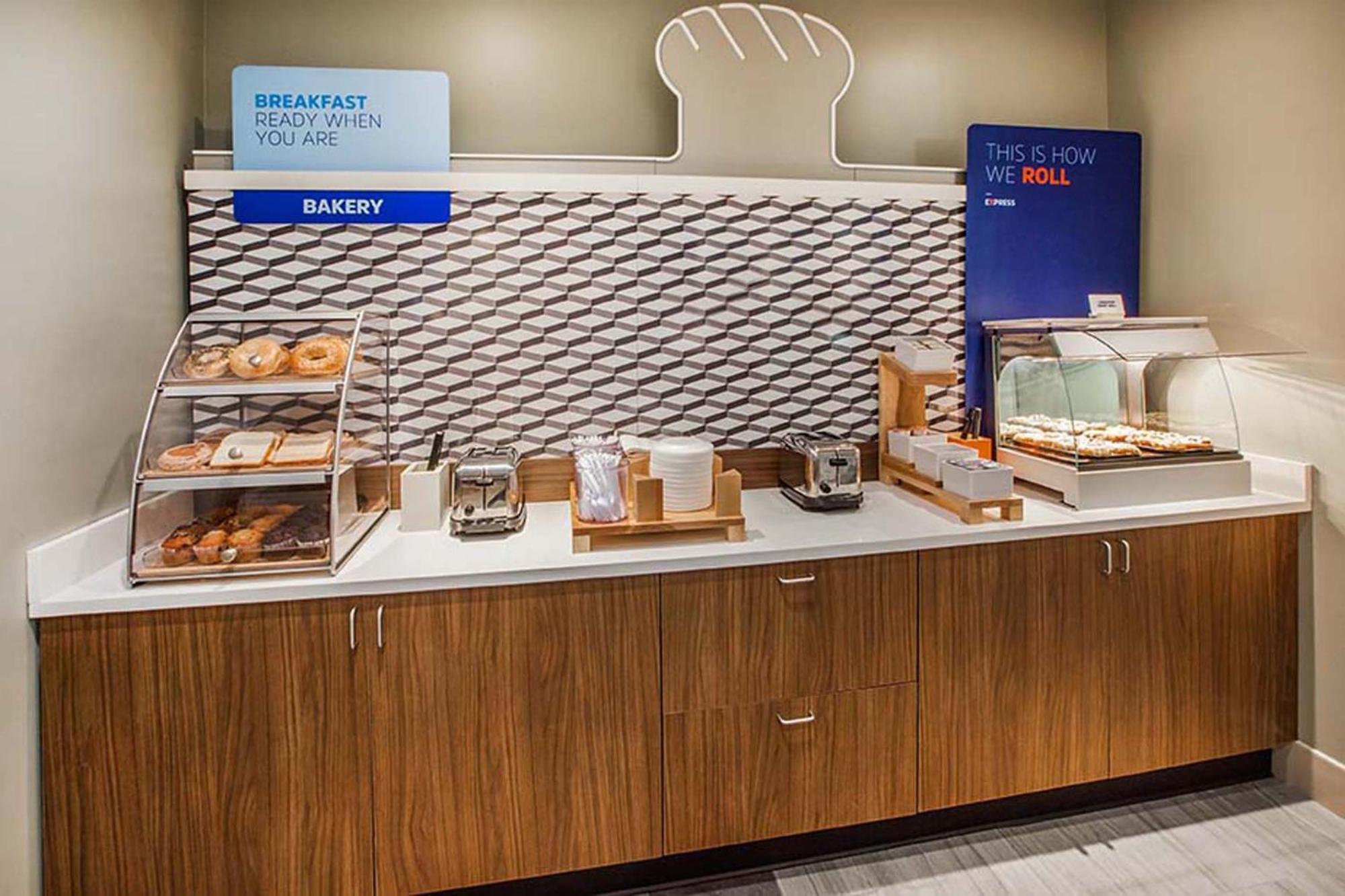 Holiday Inn Express Crestwood By Ihg Luaran gambar